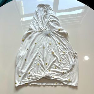 Global love -large. Hooded white tank with gold stars. Knotted detail on bottom